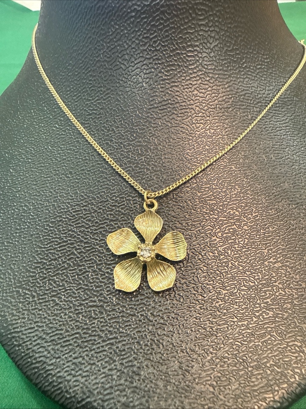 NEW RELIC BRAND  FLOWER clear rhinestone gold tone metal Necklace #61A
